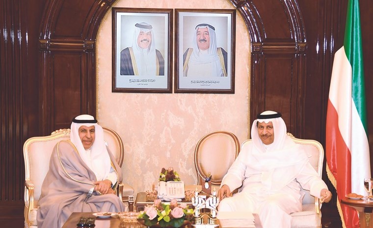 سمو رئيس الوزراء مستقبلا السفير د.عبدالعزيز الفايز﻿