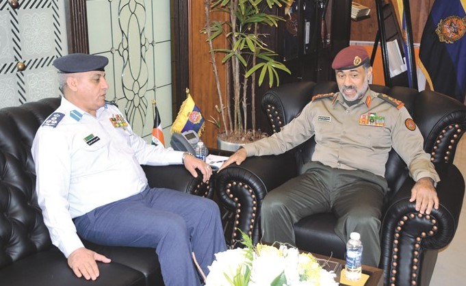 الفريق الركن الشيخ عبدالله النواف مستقبلا العميد الركن ناصر المهيرات﻿