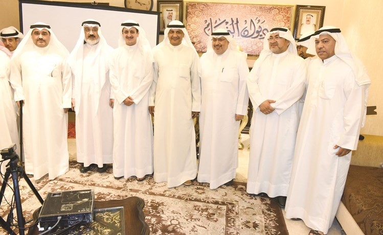 م.أحمد الحصان والنائب السابق فارس العتيبي ووليد النهام وطلال النهام ويوسف النهام وعدد من الحضور في ديوان النهام (أحمد علي)﻿