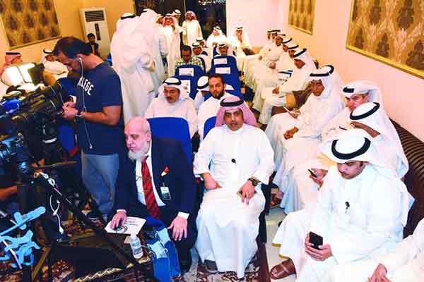  متابعة من الحضور في ملتقى ديوان النهام