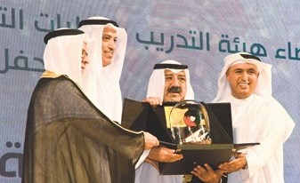 تكريم د.فريح العنزي﻿