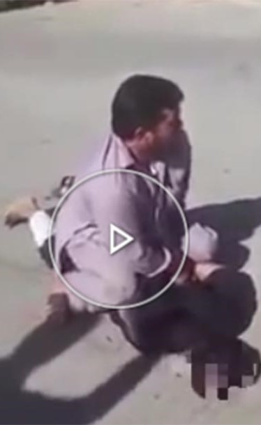 بالفيديو.. باكستاني يكتّف شخصاً ليمنعه من الهرب بعد مشاجرة بينهما .. والأخير يصرخ : أبغى هواء يا ناس