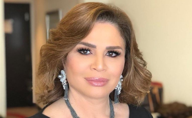 بالصور ..إلهام شاهين تثير الجدل بحجابها