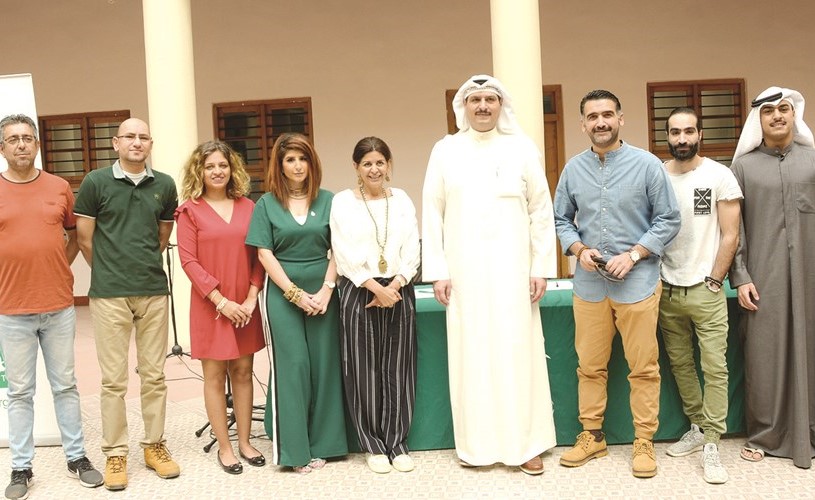 فارعة السقاف وخالد السنعوسي والقائمون على العرض﻿