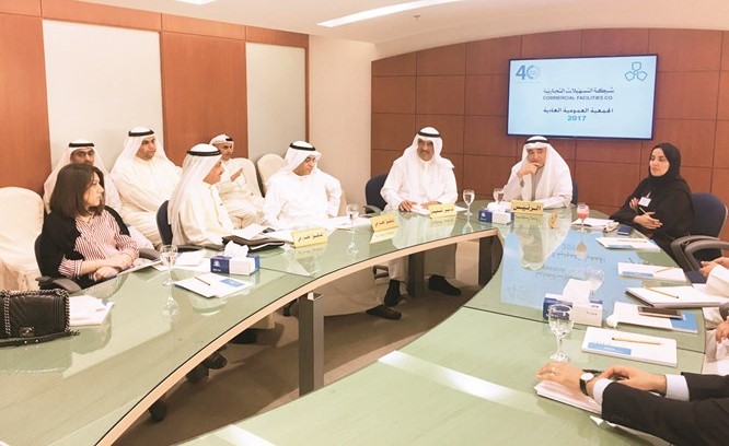 علي معرفي وعبدالله الحميضي خلال عمومية الشركة﻿