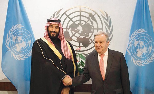 صاحب السمو الملكي الأمير محمد بن سلمان مصافحا الأمين العام للأمم المتحدة أنطونيو غوتيريس                   (واس)
