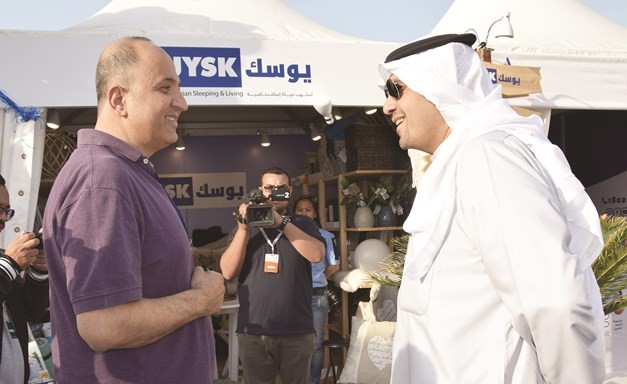 أنس الصالح مع جورج أبو حيدر في جناح يوسك التابع لشركة علي عبدالوهاب المطوع﻿