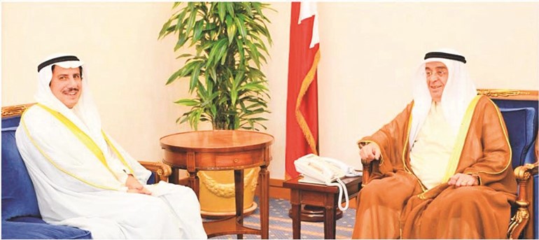  الشيخ عزام الصباح مستقبلا الشيخ محمد بن مبارك﻿