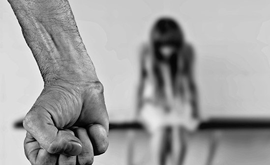 أسرة تسامح مغتصب ابنتها... ولكن بشرط واحد!