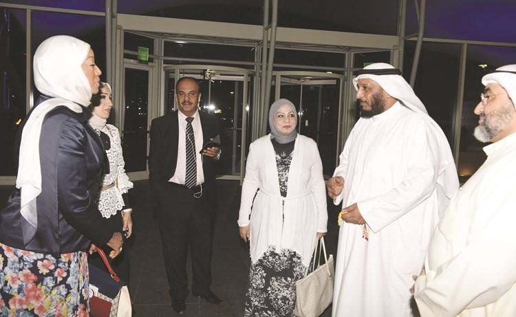 سعد الخراز وهناء الهاجري ومنيرة المطوع ﻿