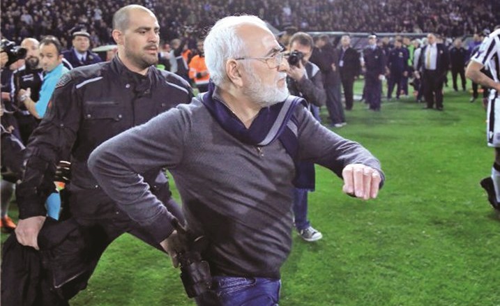 إيفان سافيديس ممنوع من دخول الملاعب﻿
