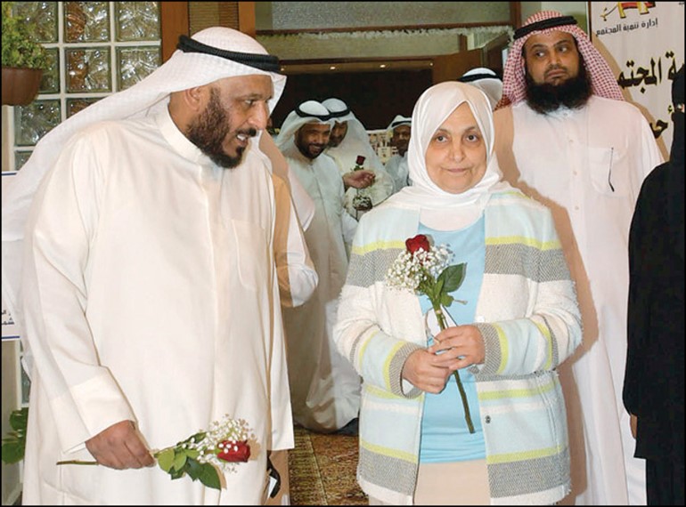 هند الصبيح وسعد الخراز خلال افتتاح المركز     (قاسم باشا)