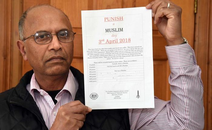 "يوم عقاب المسلمين"..رسائل بنفَس عنصري تعم بريطانيا تمنح نقاطاً لكل من ينزع حجاباً ويقتل مسلماً ويفجّر مسجداً