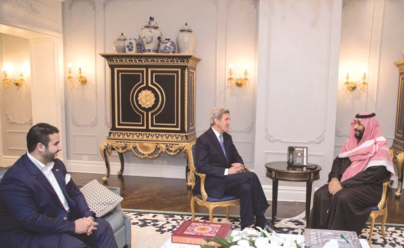 صاحب السمو الملكي الأمير محمد بن سلمان مستقبلا وزير الخارجية الأميركي الأسبق جون كيري بنيويورك        (واس)﻿