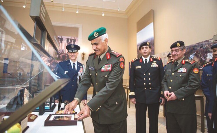 رئيس الأركان العامة للجيش الفريق الركن محمد الخضر خلال الزيارة﻿