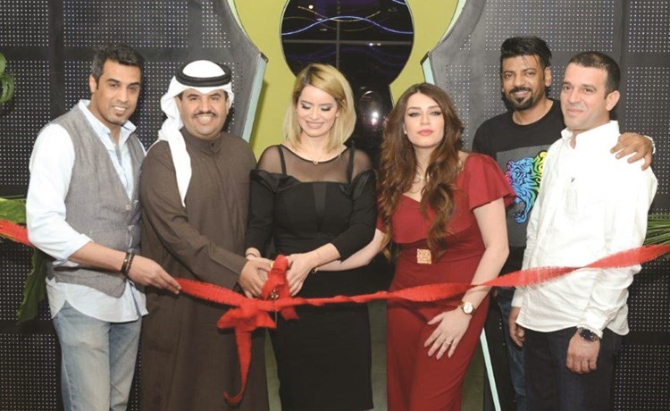 الشيخ دعيج الخليفة يشارك بقص شريط الافتتاح﻿