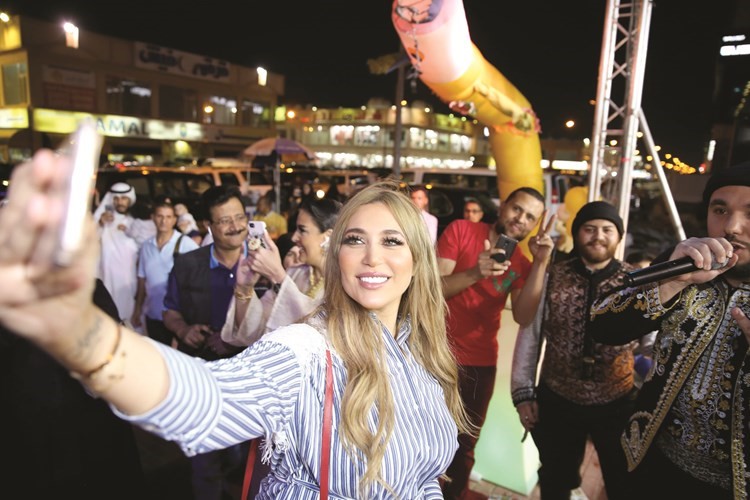 سوق السيف الملكي وسيلفي خلال افتتاح﻿