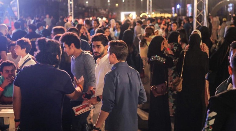 بالفيديو والصور... أول حفل لتامر حسني في السعودية