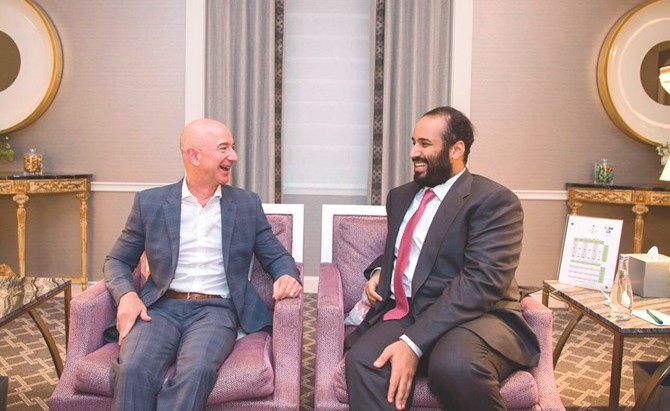 صاحب السمو الملكي الأمير محمد بن سلمان ولي العهد نائب رئيسالوزراء وزير الدفاع خلال لقائه المؤسس والرئيس التنفيذي لشركة أمازون جيف بيزوس(واس)﻿