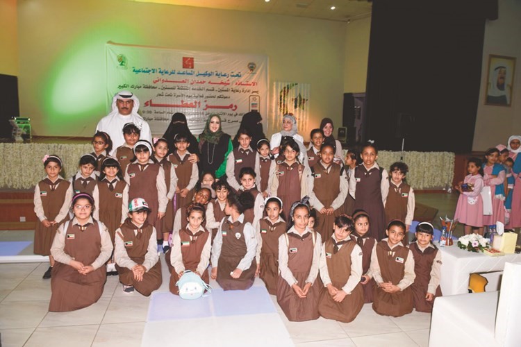 مشاركة طلابية في احتفال إدارة المسنين﻿