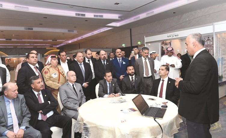 د. فداء التميمي يقدم تفاصيل عن الدراسة في الجامعات الأردنية بمتابعة من السفير أبو شتال وعدد من المشاركين-﻿