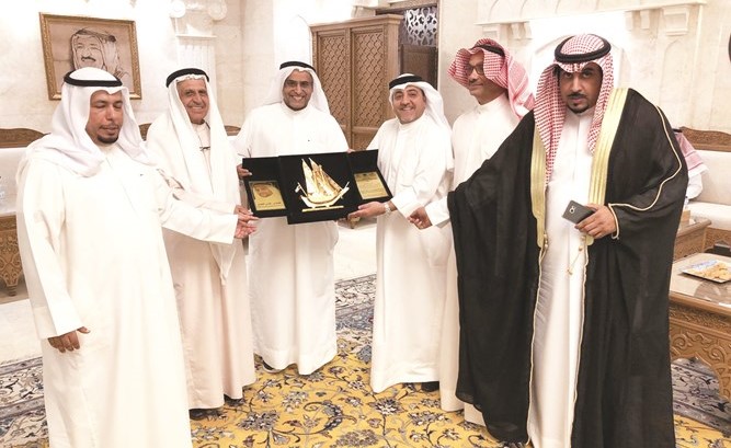 فيصل العمر مكرما م.فارس العنزي﻿