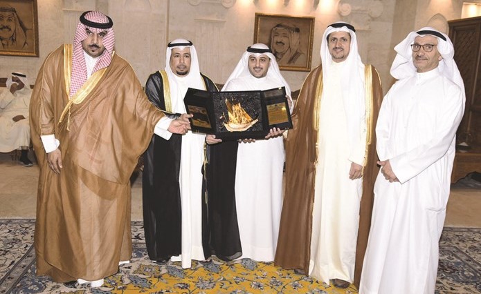 ديوان فيصل العمر مكرما النائب احمد الفضل﻿