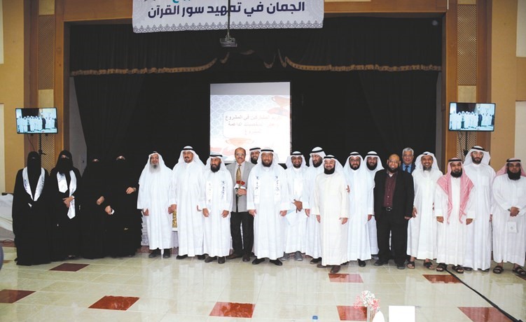 الموجه العام يتوسط توجيه منطقة الجهراء التعليمية﻿