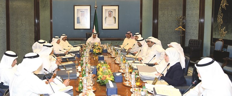 سمو الشيخ جابر المبارك مترئسا اجتماع مجلس الوزراء أمس﻿