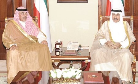 سمو ولي العهد الشيخ نواف الأحمد مستقبلا الشيخ صباح الخالد﻿
