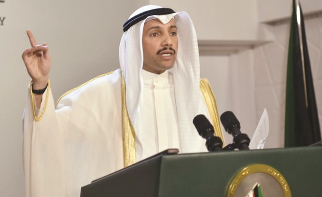 رئيس مجلس الأمة مرزوق الغانم متحدثا إلى الصحافيين﻿