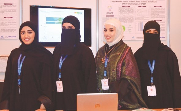 خريجات قسم هندسة البترول يبتكرن مشروع «الطريقة المثلى لإنتاج مكمن الغاز المكثف»