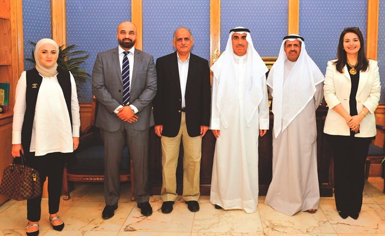 مدير جامعة الكويت يلتقي فريق المخترعين من كلية علوم وهندسة الحاسوب الحاصلين على براءة اختراع