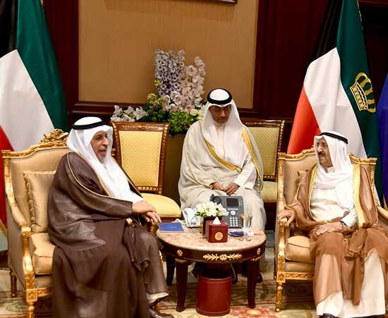 صاحب السمو الأمير الشيخ صباح الأحمد خلال استقباله السفير عبد العزيز الفايز 