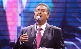 الفنان محمد عبده يغنى على الهواء احتفالا بفوز السيسى بولاية رئاسية ثانية