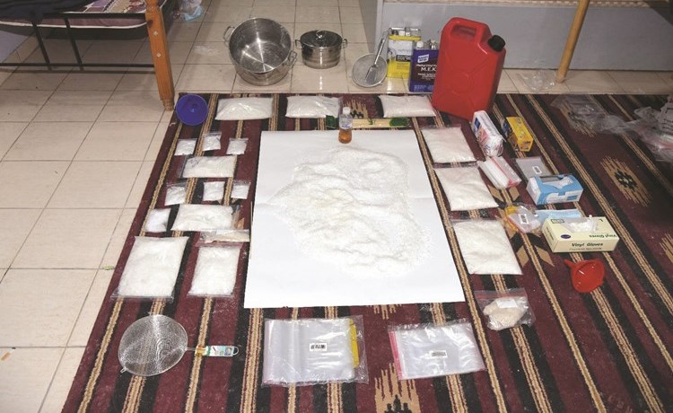 جانب من المضبوطات التي تم العثور عليها داخل الجاخور﻿