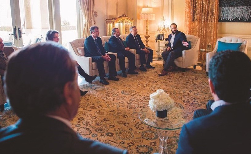 ولي العهد السعودي الامير محمد بن سلمان يلتقي الرئيس التنفيذي لشركة وارنر بروذارز للترفيه	(واس)﻿