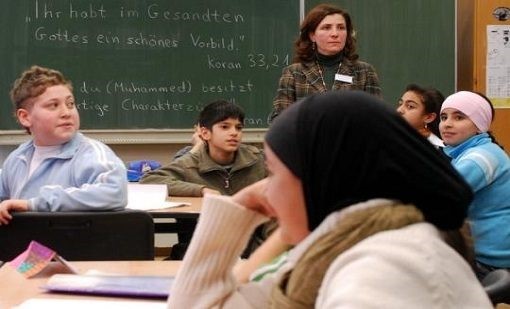 النمسا تتجه الى فرض حظر على الحجاب في الروضات والمدارس الابتدائية