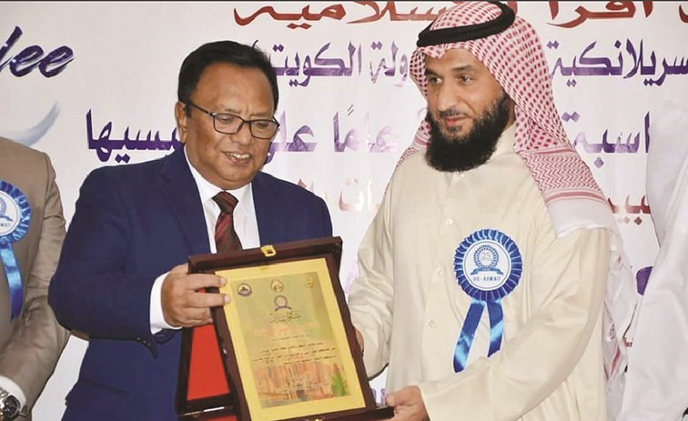 وزير الشؤون الإسلامية السريلانكي يكرم النومس﻿