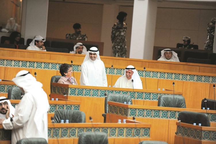 عبدالله الرومي ورياض العدساني وصفاء الهاشم﻿