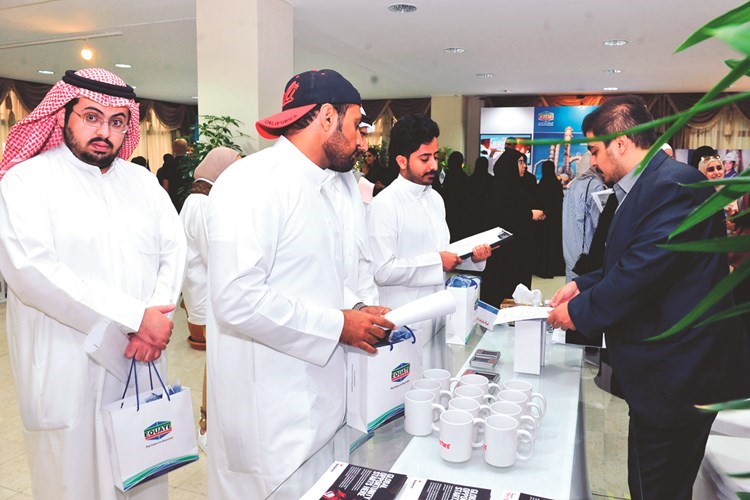 كلية الهندسة والبترول افتتحت معرض الفرص الوظيفية الثامن عشر
