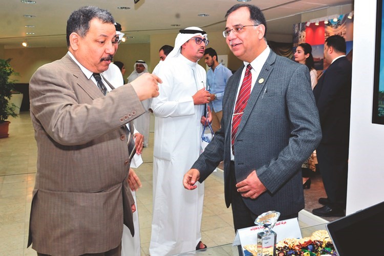 كلية الهندسة والبترول افتتحت معرض الفرص الوظيفية الثامن عشر