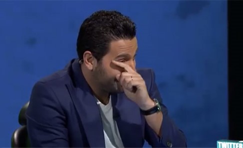 بالفيديو.. اعلامي لبناني يبكي متأثرا بدموع حلا الترك