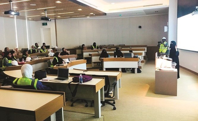 محاضرات تجريبية لطلبة جامعة الكويت في مدينة صباح السالم الجامعية