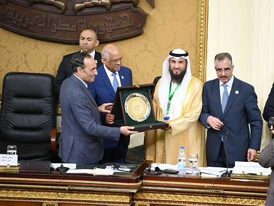 "البرلماني العربي" كرّم علاّم الكندري عن فئة "أمين عام"