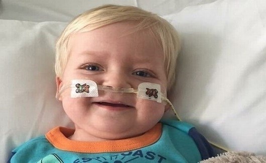 طفل يستيقظ من غيبوبة قبل ساعات من فصل أجهزة الإنعاش