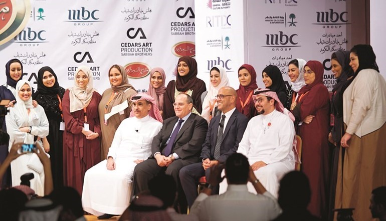 المشاركون في المؤتمر في لقطة جماعية﻿