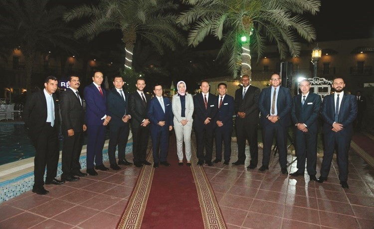 وجدي الشعار متوسطا فريق العمل﻿