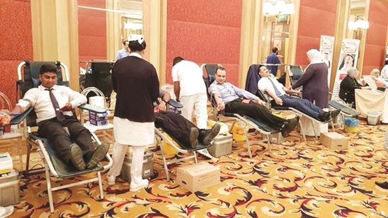 إقبال من موظفي كوبثورن الجهراء على التبرع بالدم ﻿