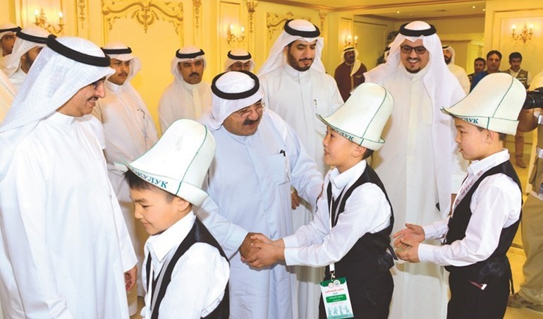 استقبال معاليه لأبنائه الأيتام المشاركين بالملتقى﻿